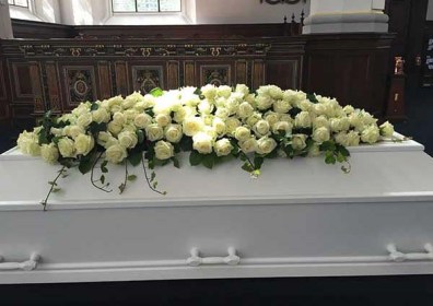 elhom-begravelse-vinter-hvide-roser-1-blomster7